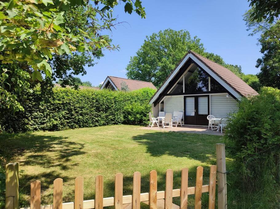 Vrijstaande Recreatiebungalow Met Slaapvide Posterholt Esterno foto